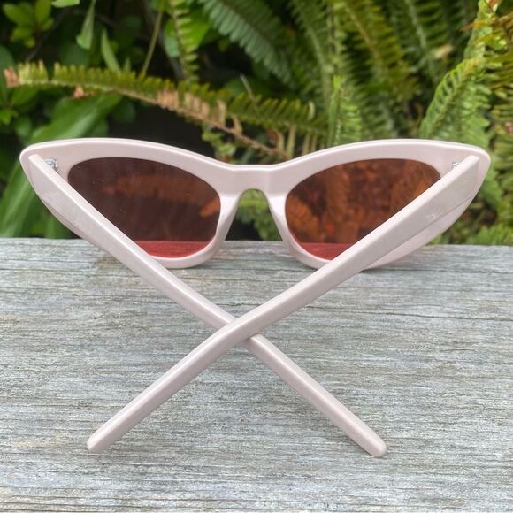 Lot of (4) Four Fun Various Colors & Shapes Sunglasses. Party Celebration - Picture 5 of 9